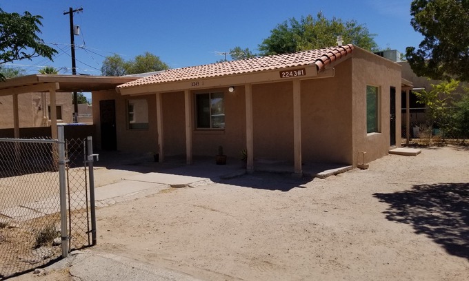 South Tucson House | Gem 2 in the heart of Tucson. Just remodeled! Come stay and enjoy the new look!