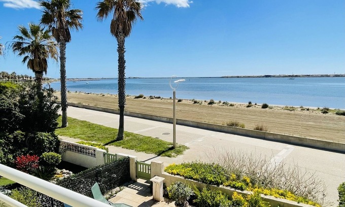 Gruissan House | Generous exclusive holiday home in a dream location right on the beach with great views