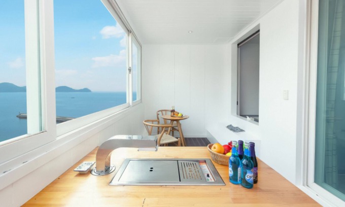 Irun-myeon House | Geoje Kachi and Santorina Pension