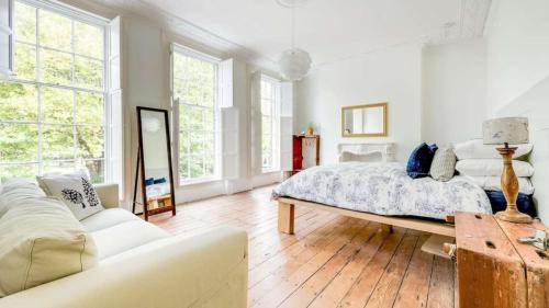 Georgian Quarter House | Georgian Residence - Sleeps 8, 4BR plus Parking