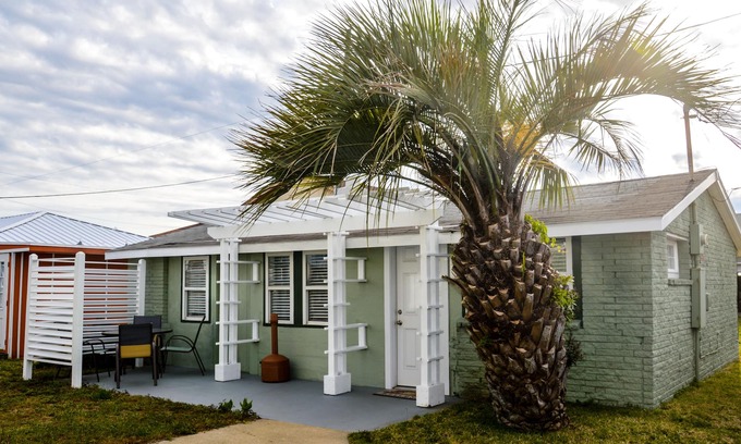 Kure Beach Cottage | Get Swept Away into the Serenity of Kure Beach