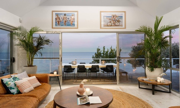 Austinmer House | Getawayz NSW - “The White House” - Amazing Oceanfront View in Austinmer Right By The Beach