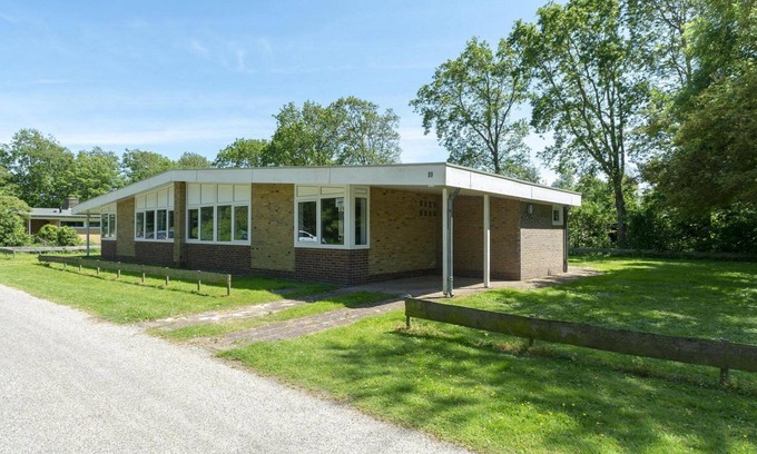 Sint Maartenszee House | Gezellige Recreatiebungalow op Boomrijk Park Gelegen Tegenover de Prachtige Duinenrij van Sint Maartenszee