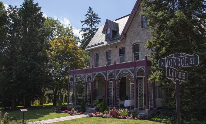 Moylan Bed & Breakfast | Gifford-Risley House Bed and Breakfast