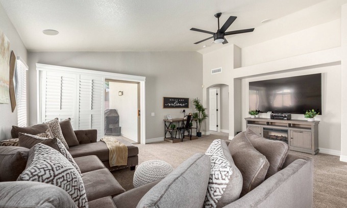 Gilbert House | Gilbert Oasis ~ 5-Star Luxury Remodel! EV Charger, Putting Green & Single Story