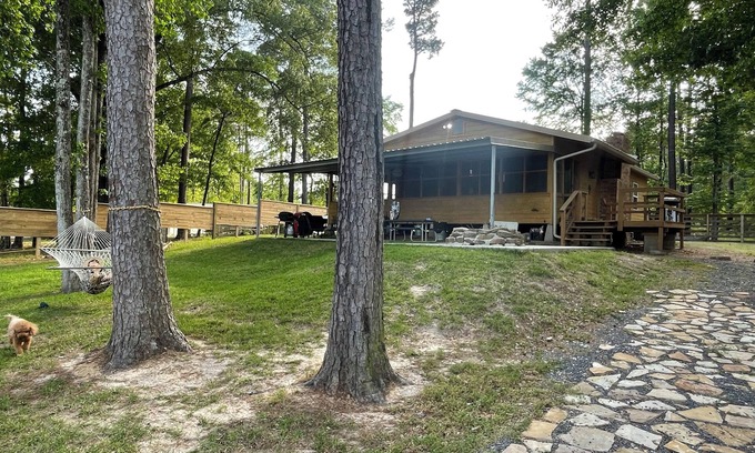 Negreet Cabin | Gilligan’s Waterfront Retreat – Peaceful-Fish, Grill & Relax!