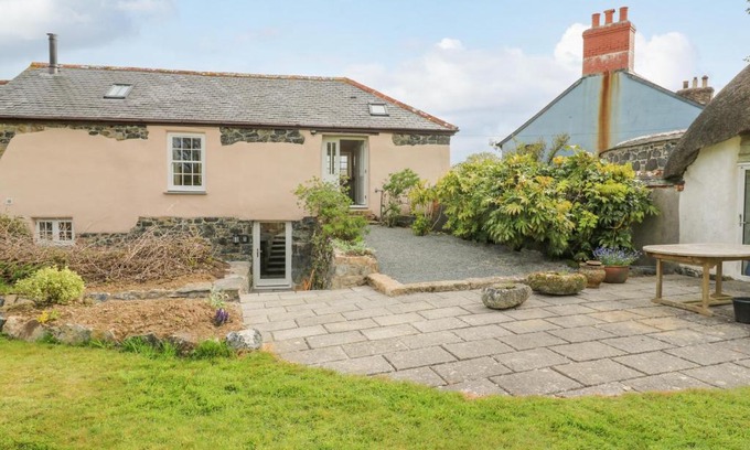 Helston House | Gilly Skyber