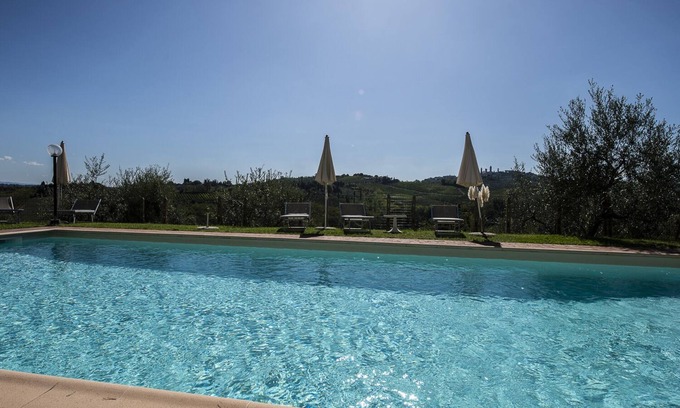 San Gimignano Apartment | Gina, apartment overlooking the hills of San Gimignano