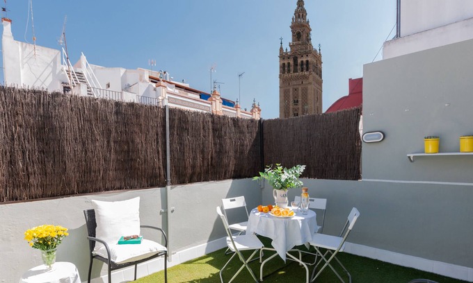 Historical Center House | GIRALDA HOUSE (Prime location, private terrace with views to the Giralda, WIFI)