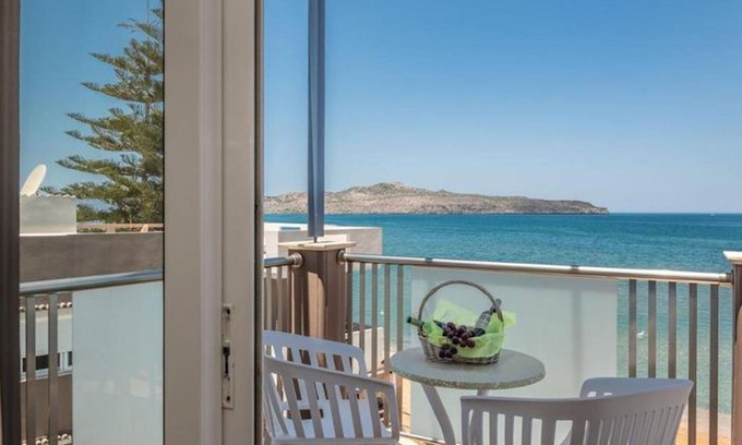 Kato Stalos House | Girogiali beach hotel