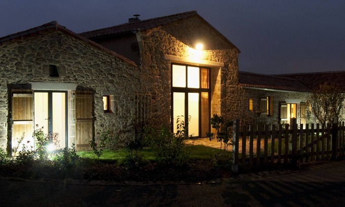 Chambretaud Cottage | Gite 6km from puy du fou with private pool and disabled accessible jacuzzi
