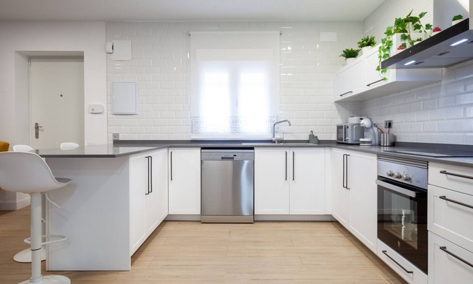 Bullas Cottage | Gite Bullas, 5 bedrooms, 10 persons