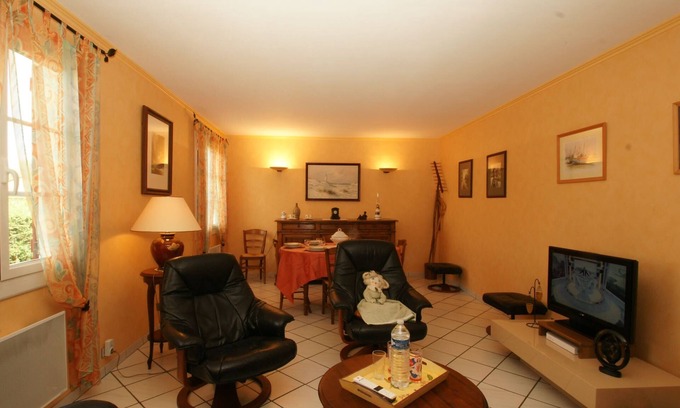 Aiffres House | Gite de Charme La Citadine 10 minutes from the town center, ideal for 4 people