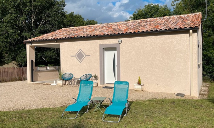 Septfonds House | Gîte De La Fontaine with Jacuzzi, Just Steps from the Village