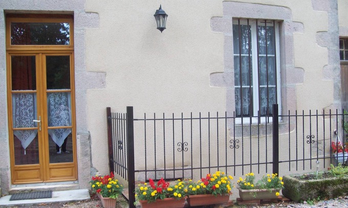 Brion Cottage | Gite de la tour 50m² in brion in the autunois 1 bedroom 5 sleeps