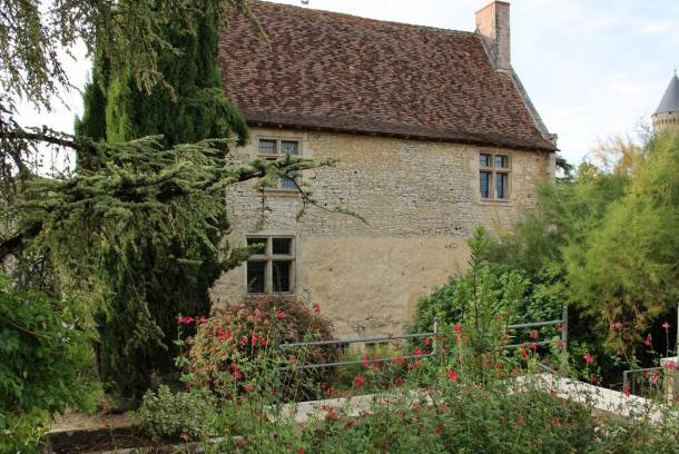 Verteuil-sur-Charente House | Gite Verteuil-sur-Charente, 5 bedrooms, 11 persons