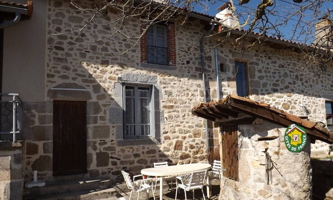 Glenat Cottage | Gite Glénat, 2 bedrooms, 4 persons