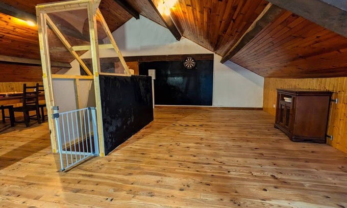 Le Chambon-sur-Lignon Cottage | Gite Le Chambon-sur-Lignon, 8 bedrooms, 15 persons