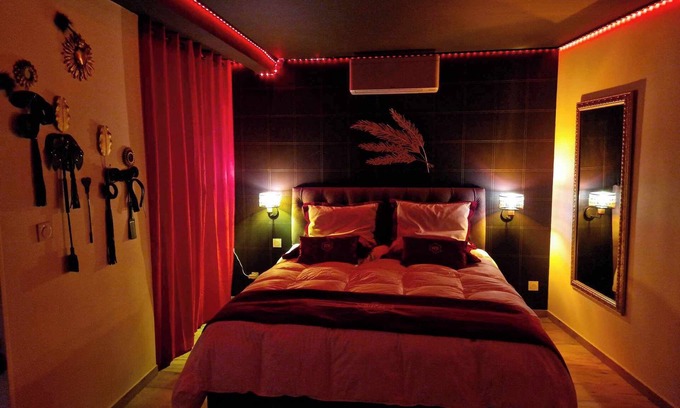 Saint-Omer House | Gite Love Room and Spa Romantic Escapade in Saint Omer