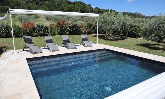 Manosque Cottage | Gite Oléa, surrounded by olive trees with private heated pool