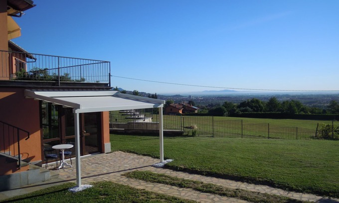 San Secondo di Pinerolo House | Gîte on the hill, for all-season living, with swimming pool in summer