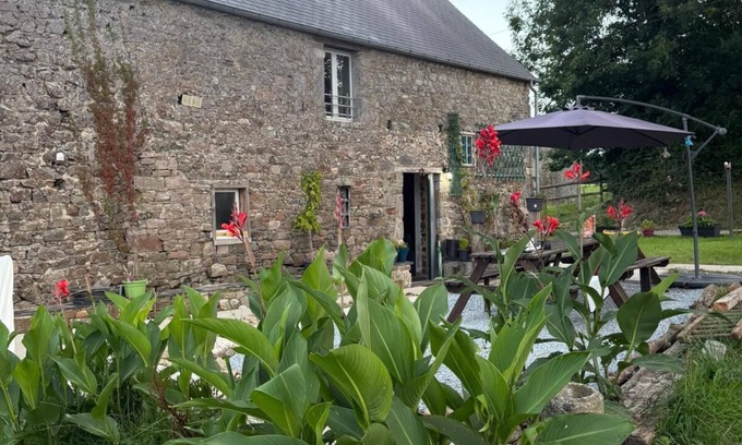Nicorps House | Gîte with Llamas in Normandy – Ideal for Families & Groups, Sleeps 8–10