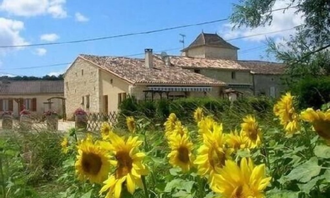 Puyguilhem Cottage | Gite with pool in the Dordogne in a very nice cottage of 10