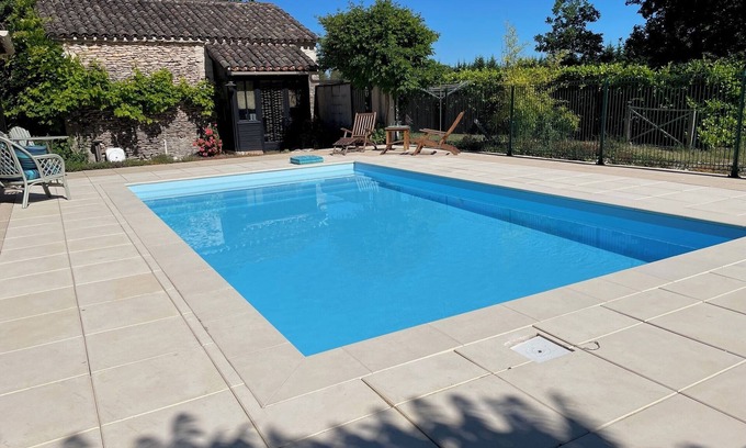 Fontanes House | Gîte with private swimming pool, 2 bedrooms, sleeps 4, shady garden