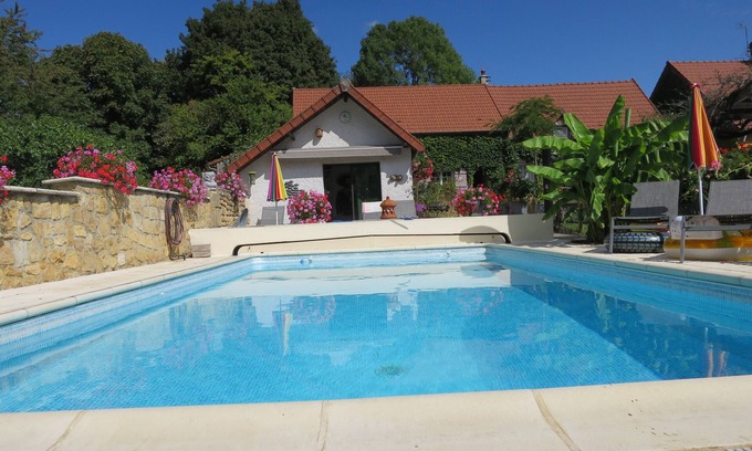 Saint-Benin-d'Azy House | Gite with swimming pool for adults only