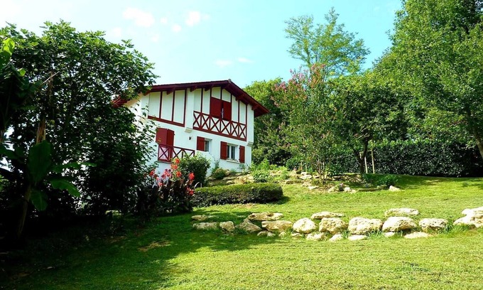 Macaye House | Gite Xoriekin Louhossoa, wonderful montain view