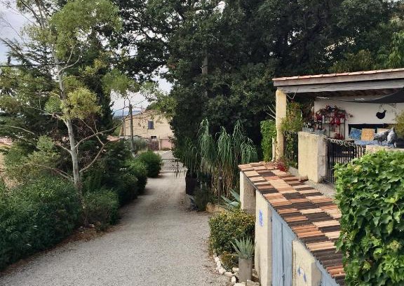 Villeneuve Apartment | Gites Mas Du Cadranier