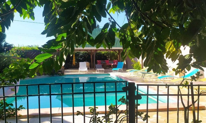 Sainte-Rose House | Gites "villa bagatelle" * 4/8 pers with swimming pool and SPA