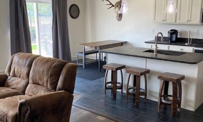 Evergreen House | Glacier Getaway. 30 minutes from glacier park fun!