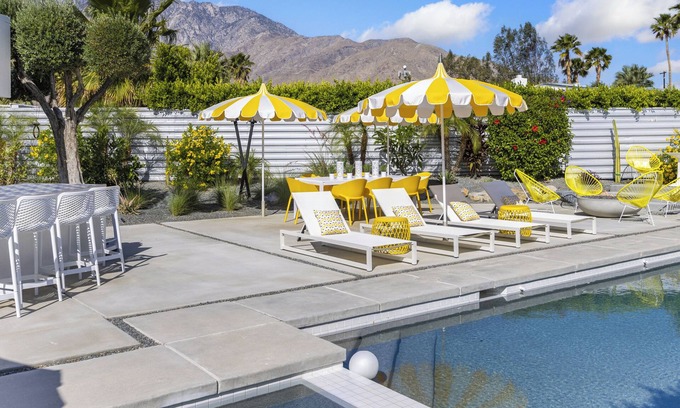 Racquet Club Estates House | Glamour Manor: Ultra-luxe PS Glam