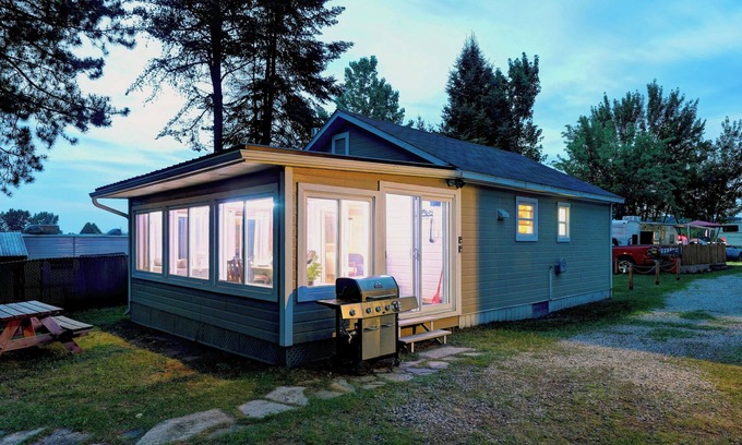 Saint-Michel-des-Saints House | Glamping Hot tub chalet on campsite Boat Lak Navig