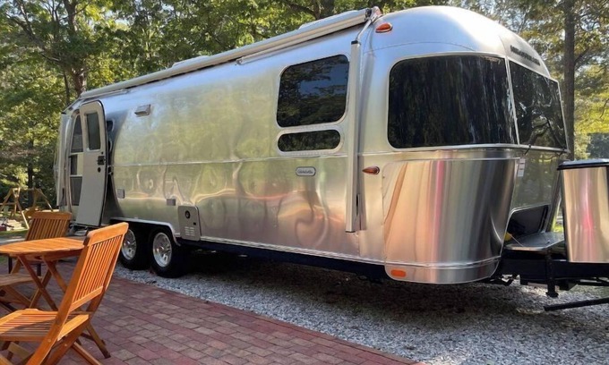 Lorton House | Glamping in the DMV - 2022 Airstream Globetrotter 27FB