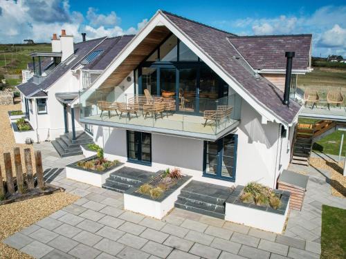 Rhoscolyn House | Glan Towyn