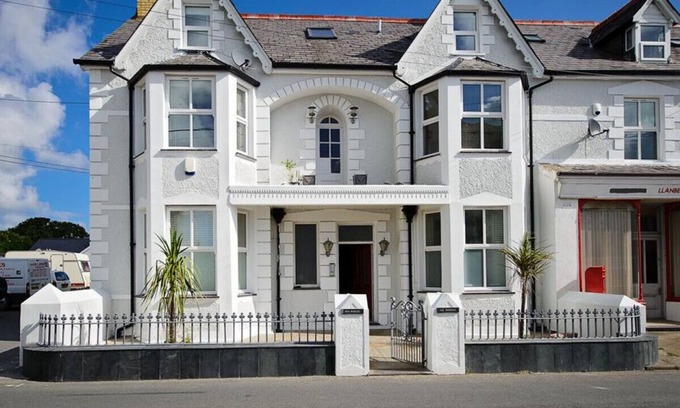 Llanbedrog Apartment | Glasfryn Penthouse - Three Bedroom Apartment, Sleeps 6