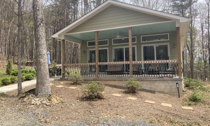 Delray House | Glasshouse in the Woods. Five acres of wooded privacy and wildlife.