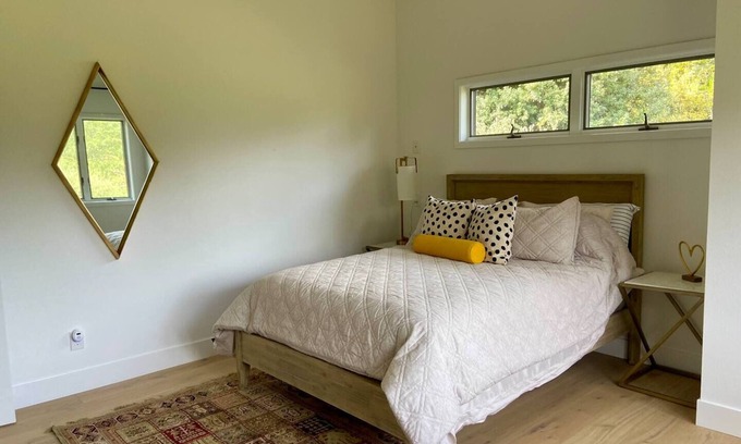 Glen Ellen House | Glen Ellen Oasis With Stunning Views