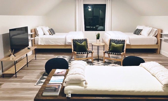Gleneagle House | Gleneagle Loft - Modern studio, minutes from Air Force Academy