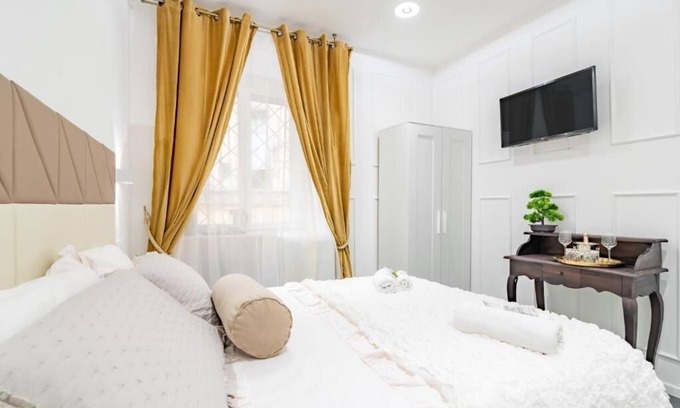 Nomentano Apartment | Glint House Rome-Double/Double Deluxe Room with Single Beds