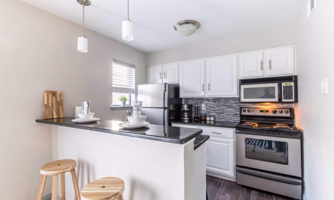 North Dallas Apartment | Global Cup Designed to Relax + Beautiful Pool