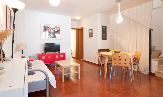 Playa de Almarda Apartment | Global Properties, Apartamento con piscina en playa Corinto