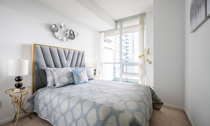 Fort York Condo | GLOBALSTAY. Bright 1Br+Den Unit in Downtown