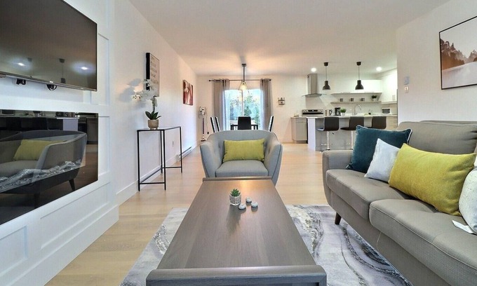 Moncton House | GLOBALSTAY. New Semi-Detached House In a Quiet Neighbourhood