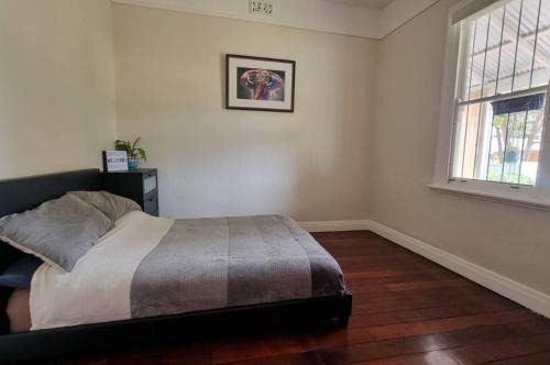 Gosnells House | Globe Trotters Homestay - room in shared private residence