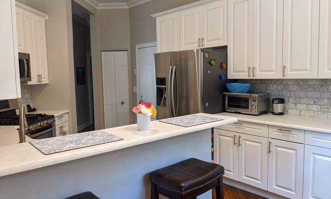 Ranch Triangle House | GOATHOTE I PRIVATE 5 BDR MANSION I LINCOLN PARK