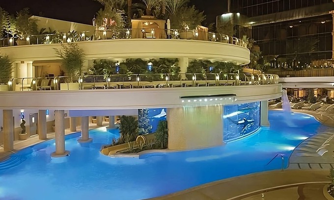 Sunrise Manor Hotel | Gold Tower - Refreshed King at Golden Nugget Las Vegas