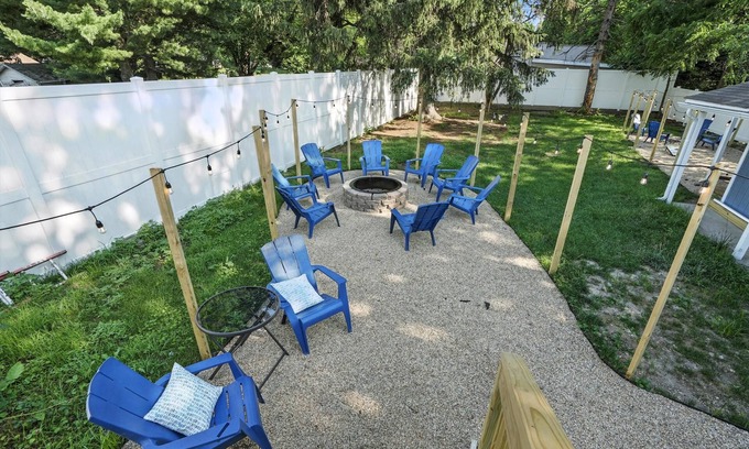 Valparaiso House | Golden Dunes Stay Valpo | 5 BR, 3 King Beds | Game Area + Fire Pit + Deck Lounge